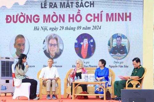 Nhà xuất bản Phụ nữ Việt Nam ra mắt sách 'Đường mòn Hồ Chí Minh'