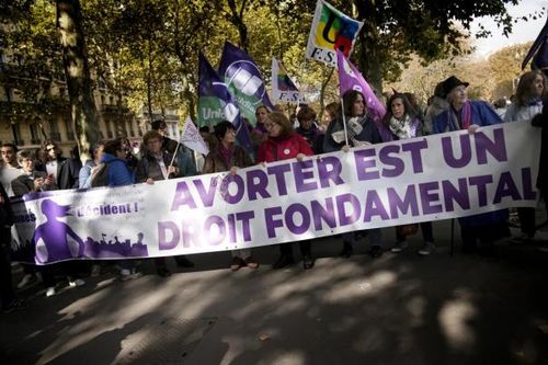 Biểu tình ủng hộ quyền phá thai ở Paris