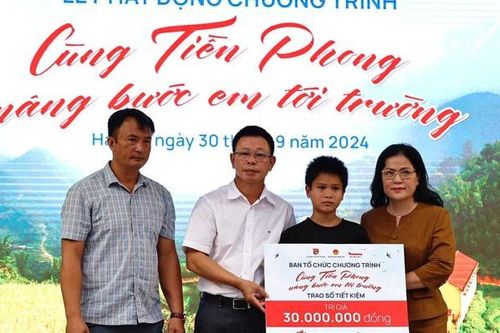 Phát động Chương trình 'Cùng Tiền Phong nâng bước em tới trường'