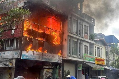 Cháy nhà hàng gần trung tâm thành phố Hải Phòng