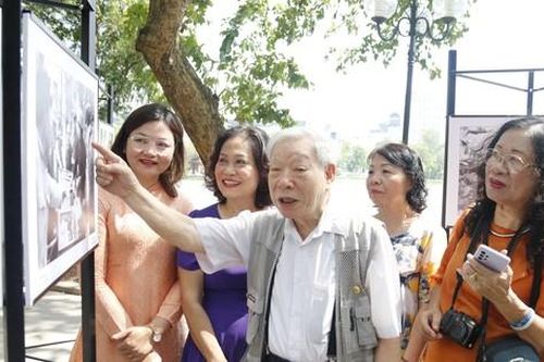 Chuyện chưa kể về bức ảnh trận địa pháo phòng không ở Hà Nội