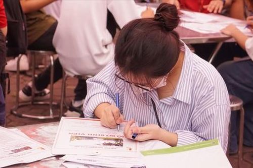Tuyển sinh ĐH năm 2024: Điểm chuẩn cao nhưng vẫn phải xét tuyển bổ sung