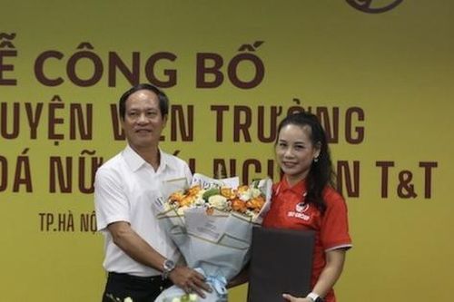 Nhận lời Văn Thị Thanh, thủ môn Kiều Trinh đầu quân cho đội bóng nhà bầu Hiển