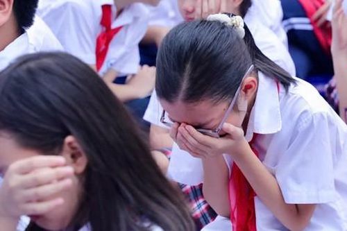 Giáo viên, học sinh chia sẻ cảm xúc trong lễ phát động 'Cùng Tiền Phong nâng bước em tới trường'