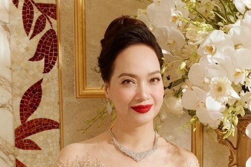 NSND Lê Khanh tuổi 61 vẫn quyến rũ không ngờ