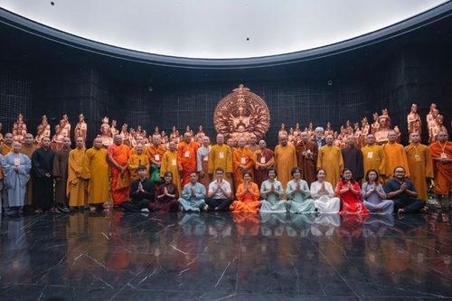 Đoàn đại biểu Vesak 2025 thăm núi Bà Đen