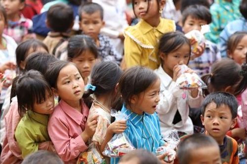 Trong veo đôi mắt trẻ em vùng cao