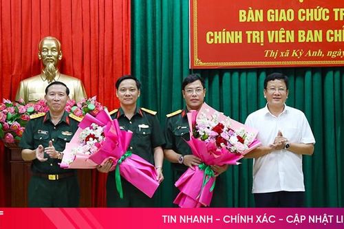 Bàn giao chức trách, nhiệm vụ Chính trị viên Ban CHQS thị xã Kỳ Anh