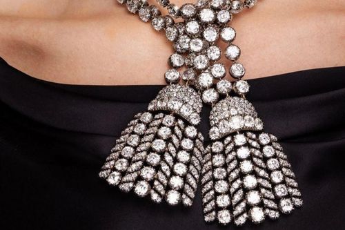 Đấu giá vòng cổ kim cương 300 carat với giá trị ước tính 2,8 triệu USD