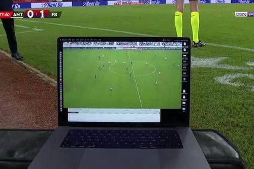 Fenerbahce giành chiến thắng, HLV Mourinho có hành động lạ