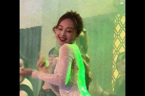 Clip: Mẹ cô dâu nhảy sôi động trong đám cưới gây 'bão' mạng