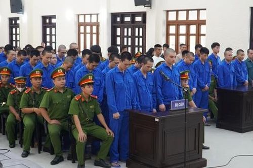 Bà ngoại bật khóc khi cháu bị tuyên án tù chung thân