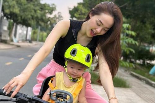 Minh Hằng gửi tâm thư đến quý tử, nghẹn ngào nhắn nhủ: 'Mẹ muốn con tự hào về mẹ'