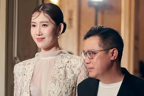 Phản ứng khán giả khi Thúy Ngân diễn veddette tại Paris Fashion Week