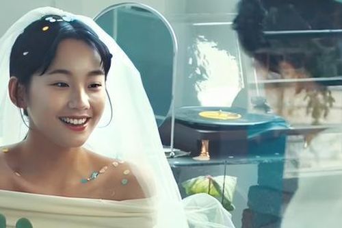 Đi giữa trời rực rỡ: Lộ ảnh cưới của Pu, chú rể là người không ai ngờ tới