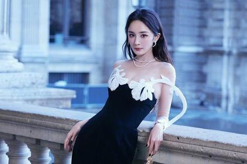 Nghịch lý ăn mặc của Dương Mịch ở Paris Fashion Week