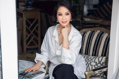 'Nữ hoàng ảnh lịch' Thanh Mai chuộng gam màu đen - trắng