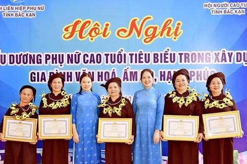 Bắc Kạn: Vinh danh 34 phụ nữ cao tuổi tiêu biểu