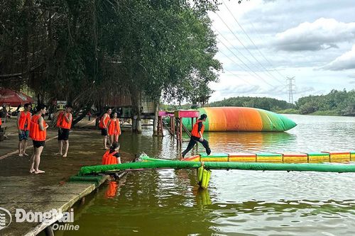 'Cú hích' cho du lịch đường sông