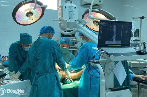 2 bệnh nhân lớn tuổi ở Cẩm Mỹ bị gãy xương phức tạp được phẫu thuật kết hợp xương thành công
