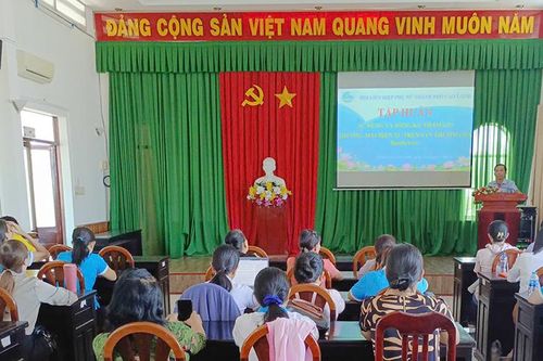 Hướng dẫn phụ nữ khởi nghiệp tham gia sàn thương mại điện tử