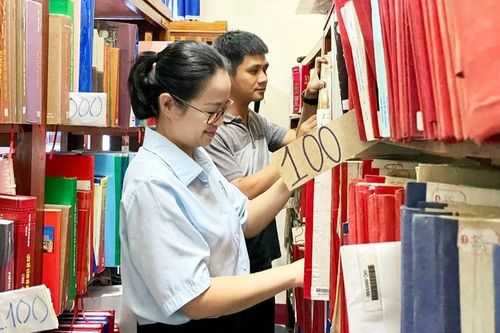 Tìm ký ức thời gian qua sách hiếm