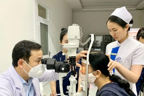 Bệnh viện Mắt Quốc tế Sài Gòn-Gia Lai miễn phí khám mắt cho người cao tuổi