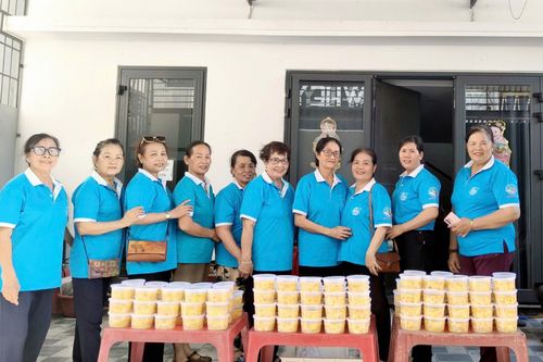 Nha Trang: Phụ nữ tôn giáo tích cực làm thiện nguyện