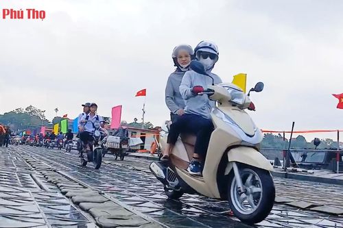 Ngày đầu thông xe qua cầu phao
