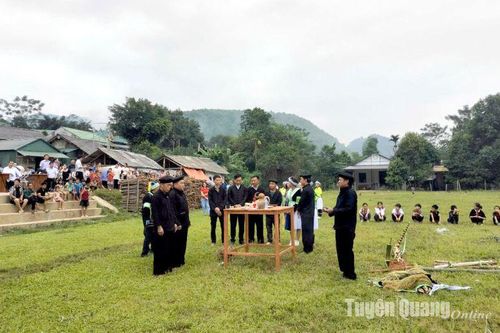 Người Mông và ước vọng Gầu tào