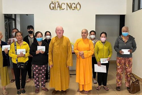 Ban Từ thiện xã hội Báo Giác Ngộ trao hơn 70 triệu đồng của bạn đọc ủng hộ bệnh nhân nghèo
