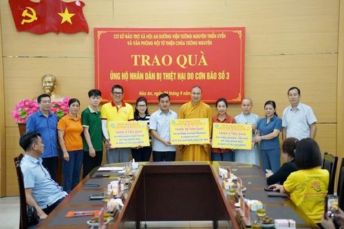 Cao Bằng: Trao 250 phần quà và 40 tấn gạo cho người dân bị thiệt hại sau cơn bão số 3