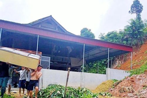 Nghệ An: Nhiều hộ dân được di dời an toàn sau khi xuất hiện vết nứt nguy hiểm