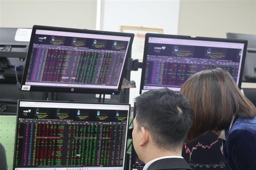 Công ty chứng khoán chạy đua đến 'sân chơi lớn' nâng hạng thị trường