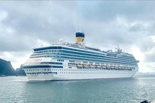 Siêu tàu du lịch Costa Serena với hơn 4.000 du khách trở lại Hạ Long
