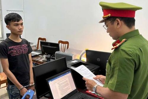 Vác hung khí đi chém người, thêm 2 nam thanh niên bị bắt