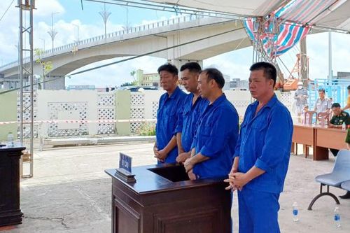 21 năm tù cho nhóm đối tượng đưa người ra nước ngoài đánh bắt hải sản trái phép