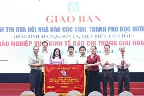 Hội thảo bàn về kinh tế báo chí trong giai đoạn mới