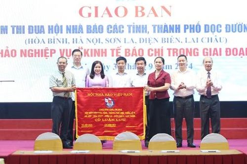 Giao ban Cụm thi đua hội nhà báo các tỉnh, thành phố dọc đường 6 năm 2024