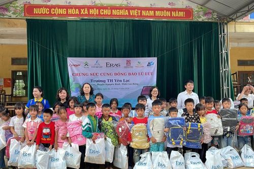 Tặng 500 suất quà cho học sinh bị ảnh hưởng do thiên tai tại huyện Nguyên Bình