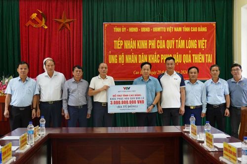 Đài truyền hình Việt Nam trao hỗ trợ cho tỉnh khắc phục hậu quả thiên tai, tặng quà người dân huyện Nguyên Bình