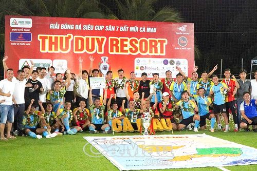 T&T Coffee Cần Thơ đoạt cúp vô địch giải bóng đá Siêu cúp Sân 7 Đất Mũi Cà Mau tranh cup Thư Duy Resort năm 2024
