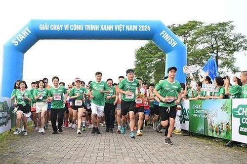 Hơn 1.000 vận động viên tham gia Giải chạy bộ 'Vì Công trình xanh Việt Nam năm 2024'