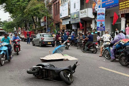 Va chạm với xe tải, nữ sinh lớp 10 đi xe máy điện tử vong