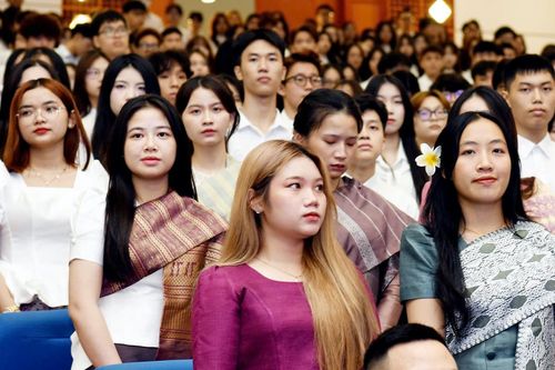Hiệu trưởng ĐH Kinh tế quốc dân khuyên tân sinh viên học cách đối diện khó khăn