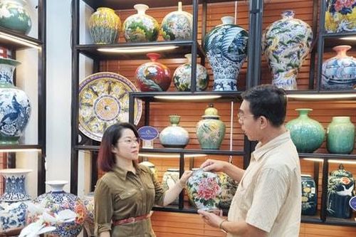 Bát Tràng nâng tầm sản phẩm gốm sứ