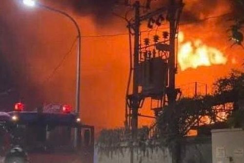 Đám cháy xưởng may ở huyện Hoài Đức không có thiệt hại về người
