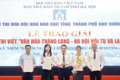 Báo Hànôịmới nhận giải Đặc biệt cuộc thi viết 'Văn hóa Thăng Long - Hà Nội hội tụ và lan tỏa'