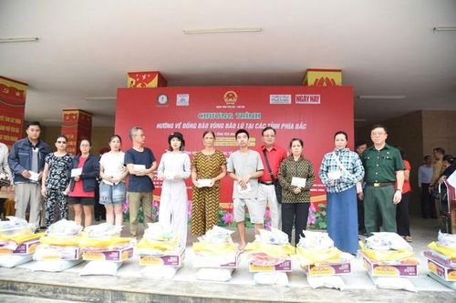 Cùng người dân Tây Bắc 'vực dậy' sau cơn bão