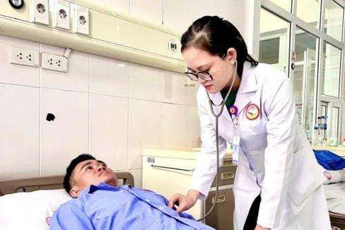 Quảng Ninh: Người đàn ông phải cấp cứu vì đàn ong vàng đốt khắp người